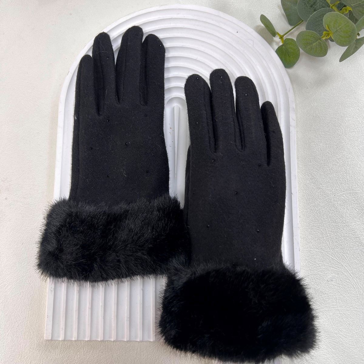 Black Glove with Fur Wrist