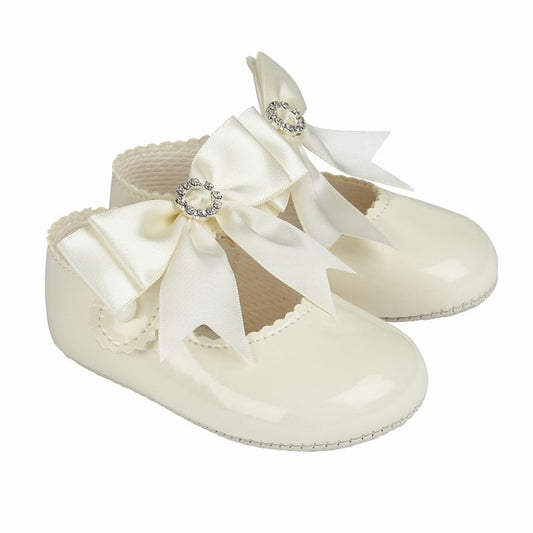 baby girls cream bow and diamante soft soled shoe