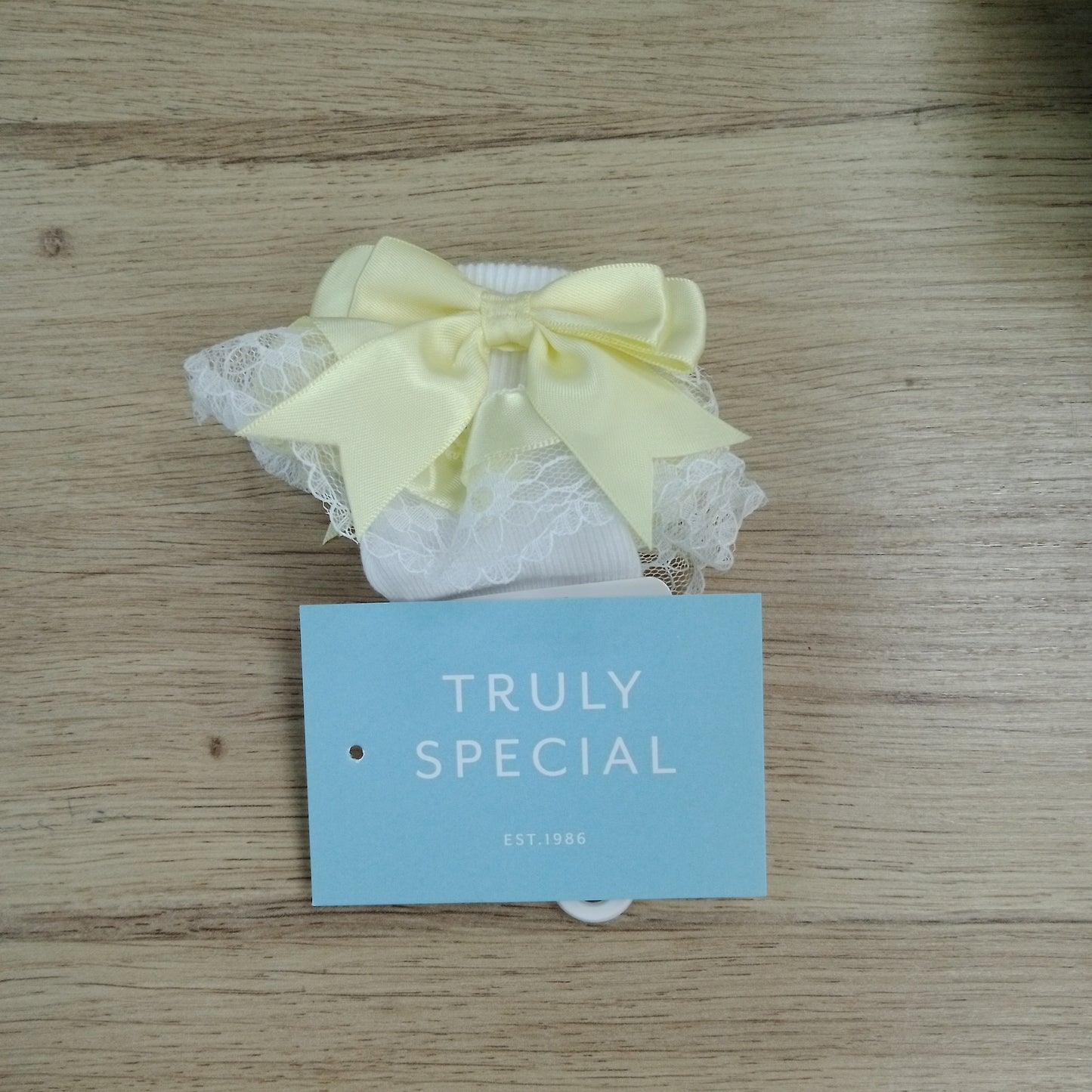 White Ankle Sock with Lemon Bow