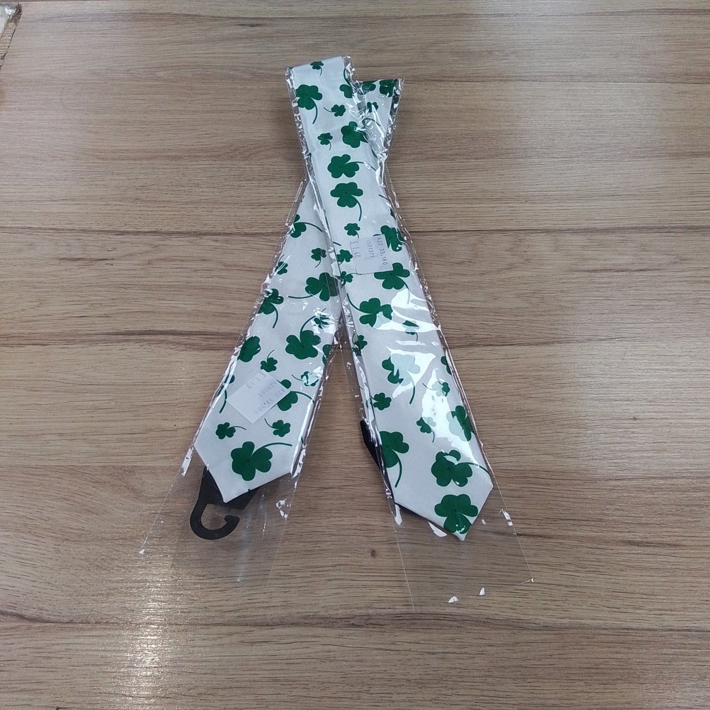 Shamrock tie