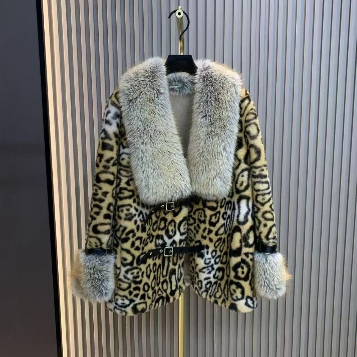 Leopard Print Coat With Collar and Cuff Fur Detailing
