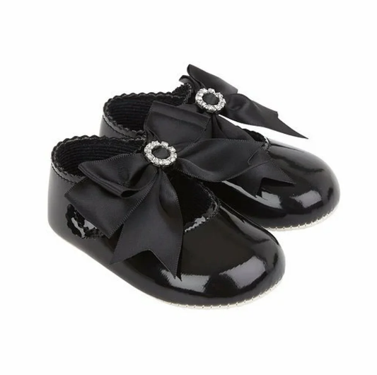 baby girls black bow and Diamanté soft sole shoe